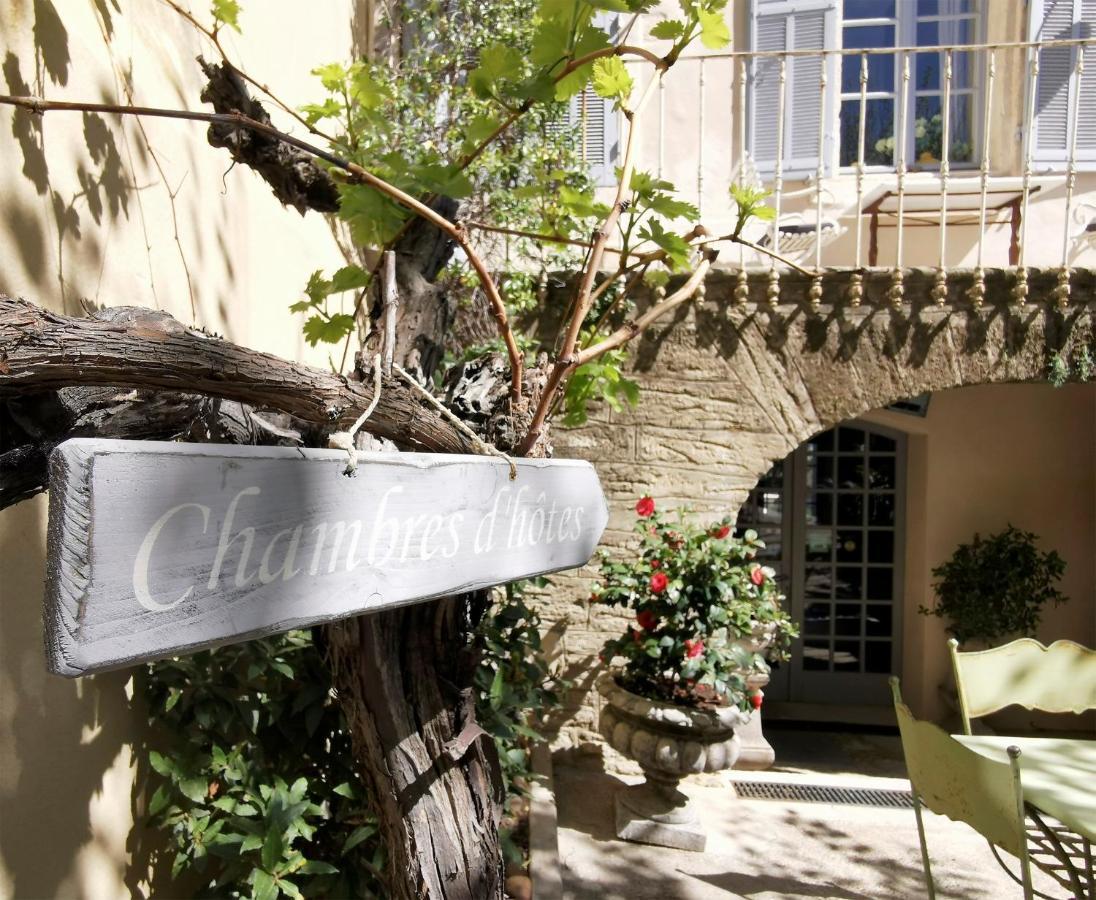 小城堡住宿加早餐旅馆 Châteauneuf-de-Gadagne 外观 照片