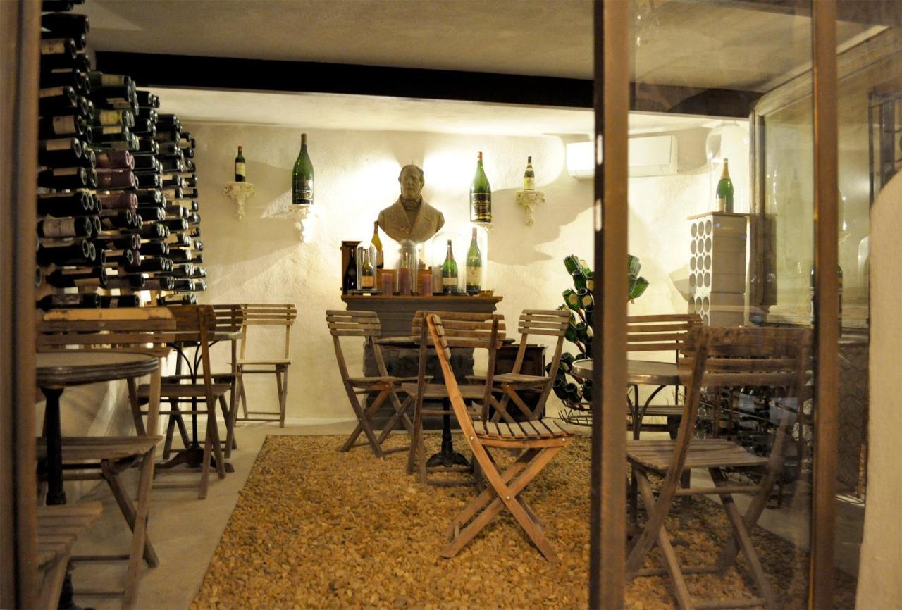 小城堡住宿加早餐旅馆 Châteauneuf-de-Gadagne 外观 照片