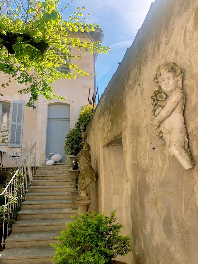 小城堡住宿加早餐旅馆 Châteauneuf-de-Gadagne 外观 照片