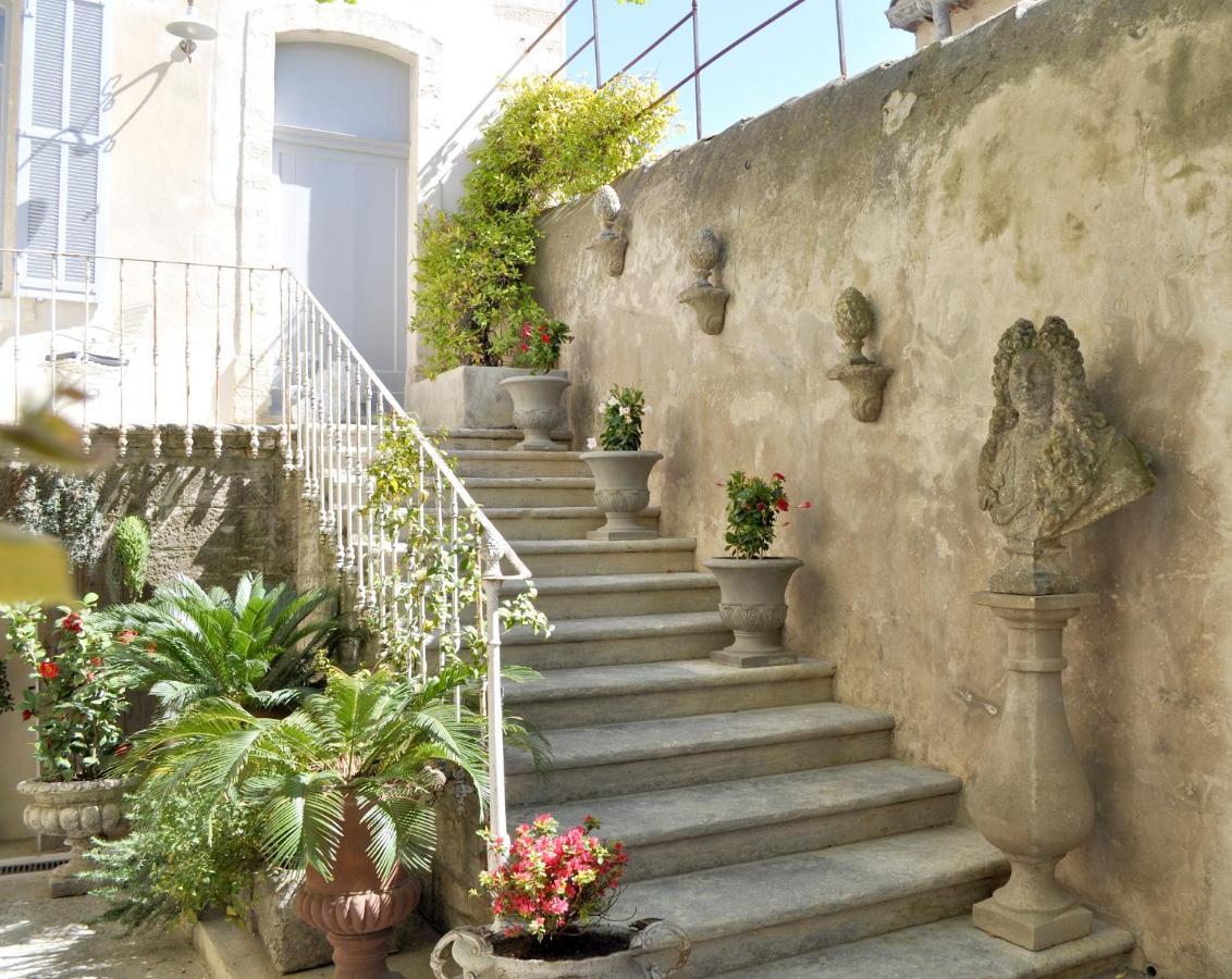 小城堡住宿加早餐旅馆 Châteauneuf-de-Gadagne 外观 照片