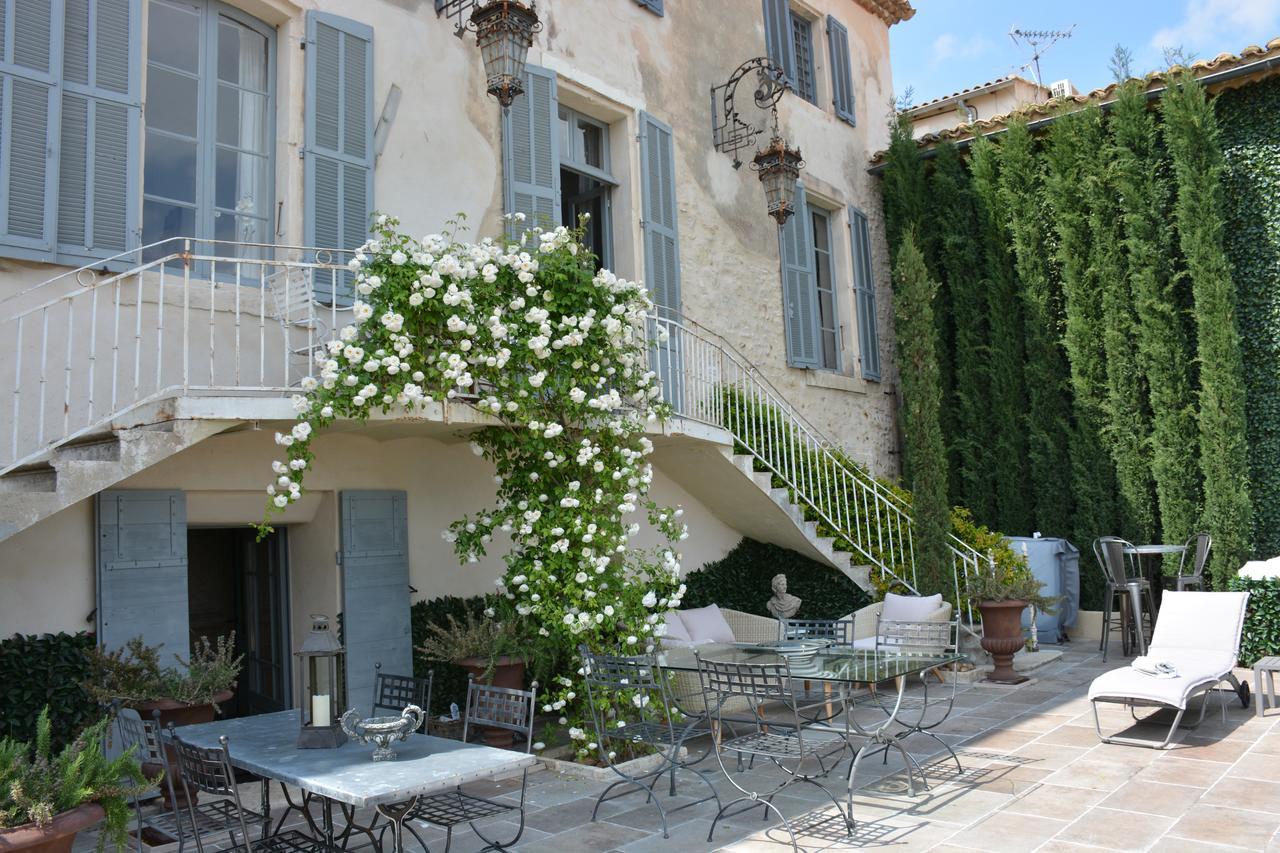 小城堡住宿加早餐旅馆 Châteauneuf-de-Gadagne 外观 照片